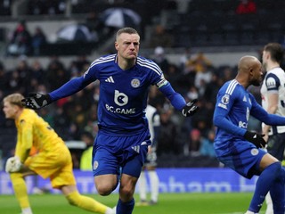 Jamie Vardy oslavuje gól