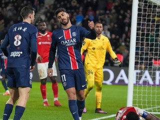 Marco Asensio (v strede) v drese Paríž St. Germain.