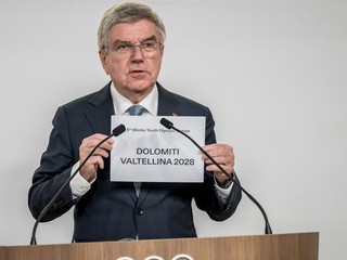 Prezident MOV Thomas Bach oznamuje, že ZOH mládeže v roku 2028 budú hostiť Dolomity.