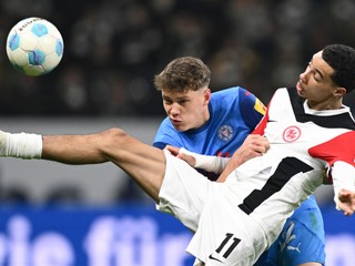 Momentka zo zápasu Eintracht Frankfurt - Holstein Kiel v 22. kole Bundesligy.