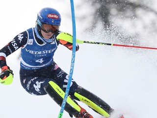 Mikaela Shiffrinová v prvom kole slalomu v Sestriere.