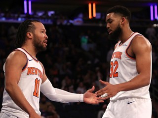 Jalen Brunson (vľavo) a Karl-Anthony Towns v drese New York Knicks.