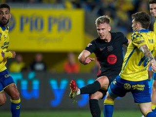 Dani Olmo strieľa gól v zápase Las Palmas - FC Barcelona. 