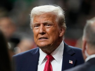 Úradujúci prezident USA Donald Trump počas Super Bowlu LIX.