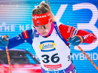 Paulína Bátovská Fialková počas šprintu na MS v biatlone 2025.