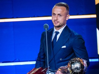 Na snímke víťaz ankety Futbalista roka 2024 Stanislav Lobotka počas odovzdávania ocenení na galavečeri.