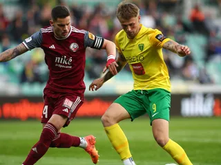 Timotej Jambor (vpravo) a Kristián Koštrna v zápase MŠK Žilina - FK Železiarne Podbrezová v 1. kole skupiny o titul v Niké lige.
