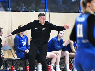 Tréner Piešťanských Čajok Peter Jankovič. 