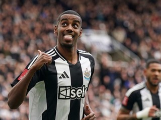 Alexander Isak v drese Newcastle United.