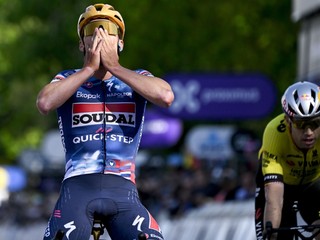 Remco Evenepoel zdolal Wouta van Aerta v závere klasiky Brabantský šíp 2025.