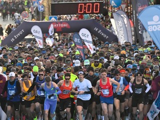 Na snímke pretekári počas štartu jubilejného 20. ročníka ČSOB Bratislava maratónu v Bratislave.