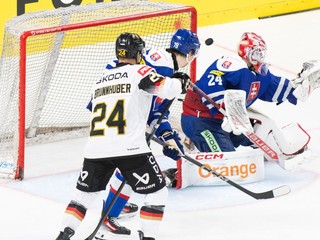 Brankár Patrik Rybár (Slovensko), Michal Laurenčík (Slovensko) a Tim Brunnhuber (Nemecko) počas prípravného zápasu pred MS 2025.
