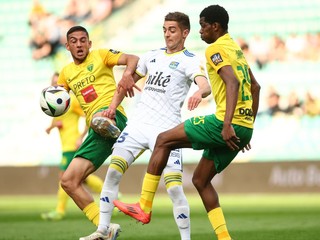 Zľava Kristián Bari, Michal Faško a Adama Drame v zápase MŠK Žilina - FC Košice v dohrávke 5. kola skupiny o titul v Niké lige.