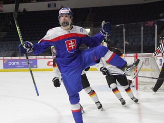 Ján Chovan sa teší po strelenom góle v zápase Slovensko - Nemecko vo štvrťfinále MS v hokeji do 18 rokov 2025.