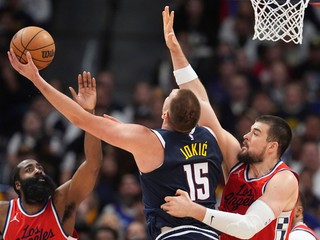 Center Denver Nuggets Nikola Jokič v zápase s LA Clippers.
