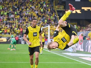 Daniel Svensson oslavuje gól do siete Mönchengladbachu.