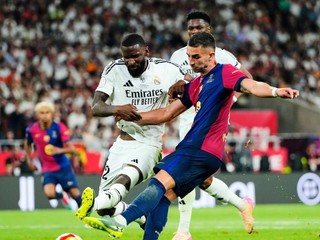 Antonio Rüdiger a Ferran Torres.