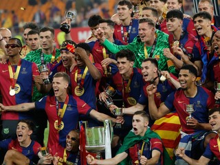 Futbalisti FC Barcelona zdolali Real Madrid a získali Španielsky pohár.