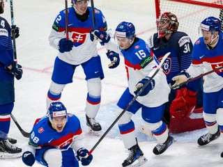 Martin Chromiak oslavuje gól v zápase Slovensko - Francúzsko na MS v hokeji 2025.