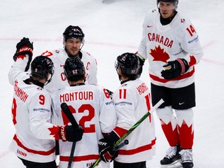 Gólová radosť kanadských hokejistov počas zápasu A-skupiny Kanada - Slovensko na MS v hokeji 2025. 