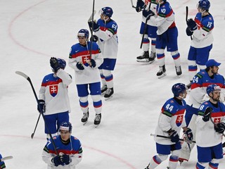 Slovenskí hokejisti po prehre v zápase Slovensko - Fínsko v skupine A na MS v hokeji 2025.