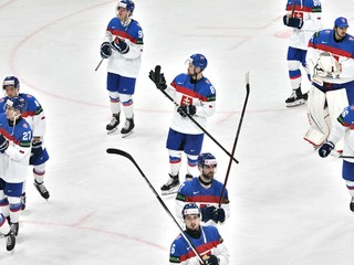 Slovenskí hokejisti po prehre v zápase Slovensko - Fínsko v skupine A na MS v hokeji 2025.