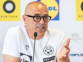 Tréner Slovenskej futbalovej reprezentácie Francesco Calzona.