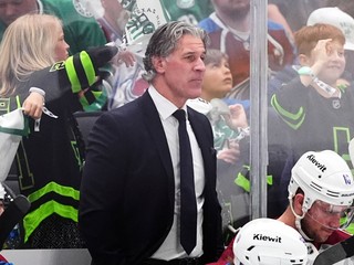 Tréner Colorada Avalanche Jared Bednar.