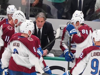 Tréner Colorada Jared Bednar.