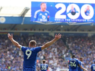 Jamie Vardy oslavuje gól do siete Ipswichu Town.