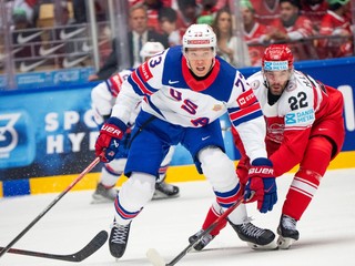 Fotka zo zápasu Dánsko - USA na MS v hokeji 2025.