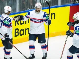 Radosť nórskych hokejistov počas MS v hokeji 2025. 