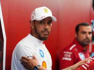 Britský pilot Ferrari Lewis Hamilton.