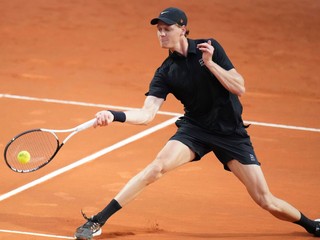 Taliansky tenista Jannik Sinner vo štvrťfinále turnaja ATP Rím 2025.