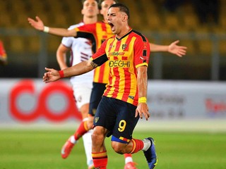 Útočník Nikola Krstovič v drese talianskeho Lecce.