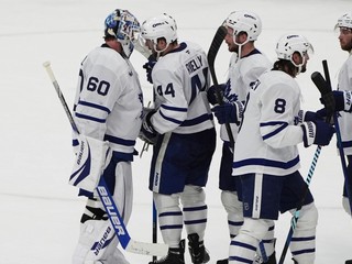 Radosť hráčov Toronto Maple Leafs. 