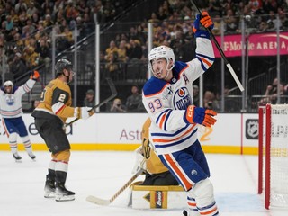 Ryan Nugent-Hopkins oslavuje gól Edmontonu.