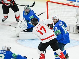 Momentka zo zápasu Slovinsko - Kanada na MS v hokeji 2025. 
