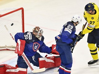 Fotka zo zápasu Francúzsko - Švédsko na MS v hokeji 2025.