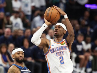 Basketbalista Oklahomy City Thunder Shai Gilgeous-Alexander v zápase proti Minnesote.