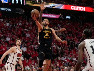 Stephen Curry v rozhodujúcom siedmom zápase proti Houstonu.