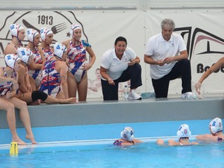 Trénerka slovenského tímu Ragusa Nunzia Cinzia počas vodného póla žien.