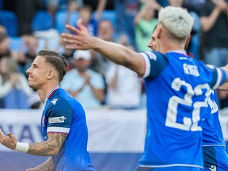 Slovenskí futbalisti Tomáš Suslov (vľavo) a Tomáš Rigo.