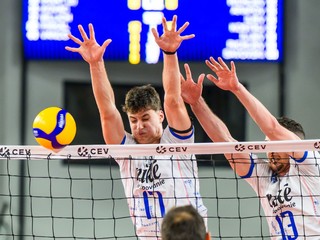 Hráči Slovenska zľava Andrej Billich a Jakub Ihnát počas zápasu Zlatej Európskej ligy.