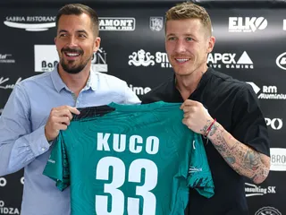 Zľava športový riaditeľ FC Baník Prievidza Štefan Pekár a futbalista Juraj Kucka.