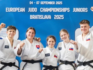 Juniorskí reprezentanti Slovenska v džude, zľava Jozef Tománek ml, Nina Filkorová, Patrícia Tománková, Lenka Tománková a Oliver Scheffel.