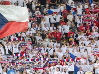 Českí fanúšikovia počas zápasu Česko - Anglicko v skupine B na EURO U21 2025.