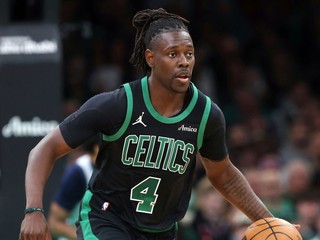Jrue Holiday v drese Boston Celtics.