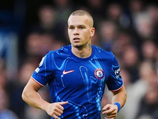 Na archívnej snímke z 27. októbra 2024 futbalista Chelsea Londýn Mychajlo Mudryk.