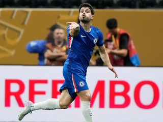 Pedro Neto oslavuje gól do siete Los Angeles.